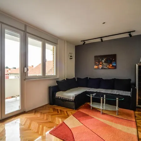 Apartment Goltepirot *